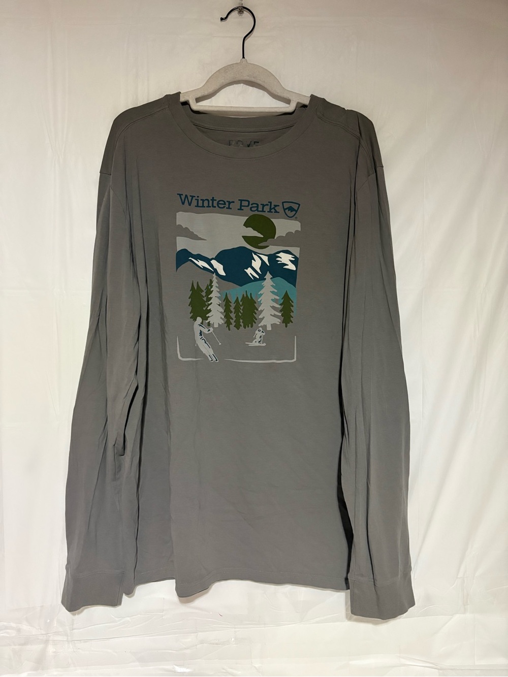 ROVE Gray Long-Sleeve Winter Park Graphic Tee